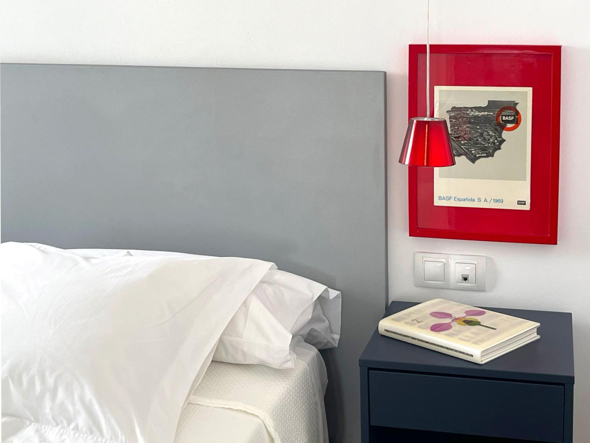 Stylish Well-connected Beachfront Flat Valence